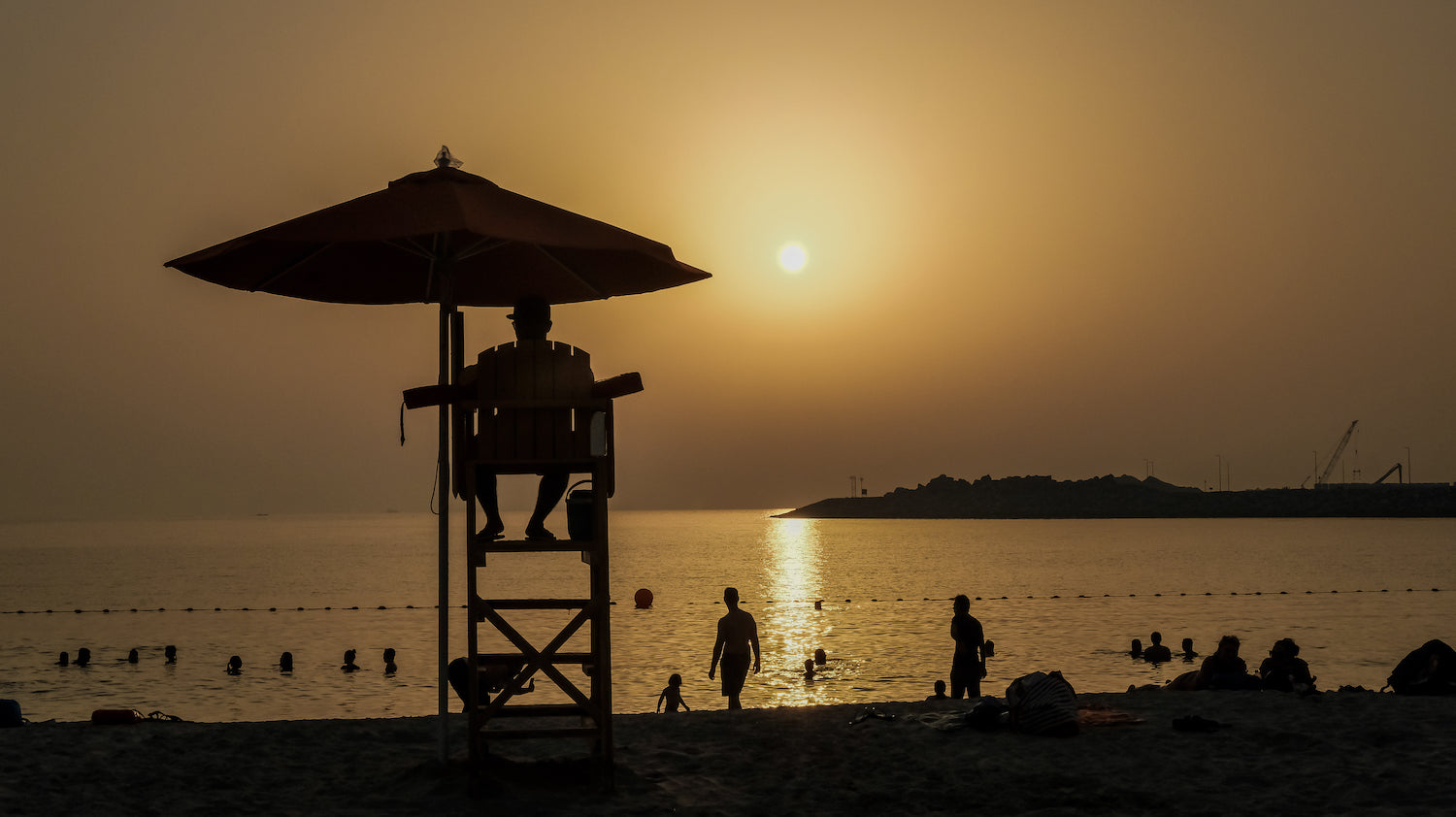 SolRX mineral sunscreen uses Zinc Oxide for longer lasting waterproof protection